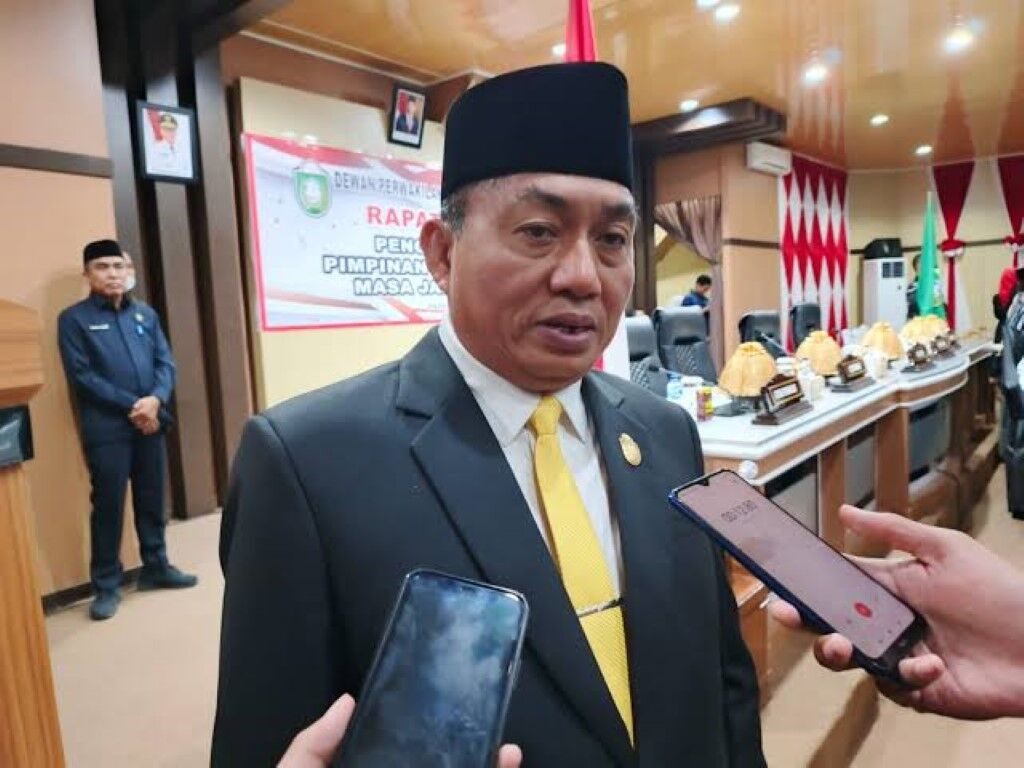 IST
BERI KETERANGAN--Ketua DPRD Parepare Kaharuddin Kadir memberikan keteeranan soal Pembentukan Satgas
