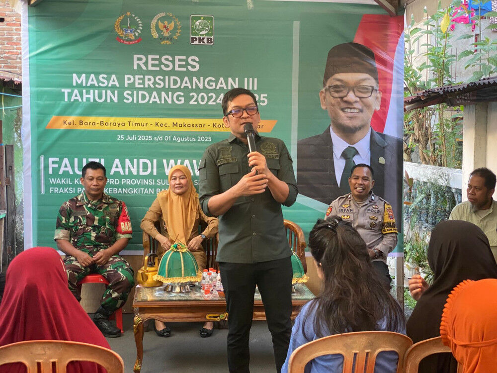 IST
ASPIRASI--Wakil Ketua DPRD Provinsi Sulawesi Selatan, Fauzi Andi Wawo menyampaikan komitmennya untuk menindaklanjuti aspirasi warga ketika reses di Kelurahan Bara-Baraya Timur, Kecamatan Makassar, Kota Makassar, Senin (28/7).
