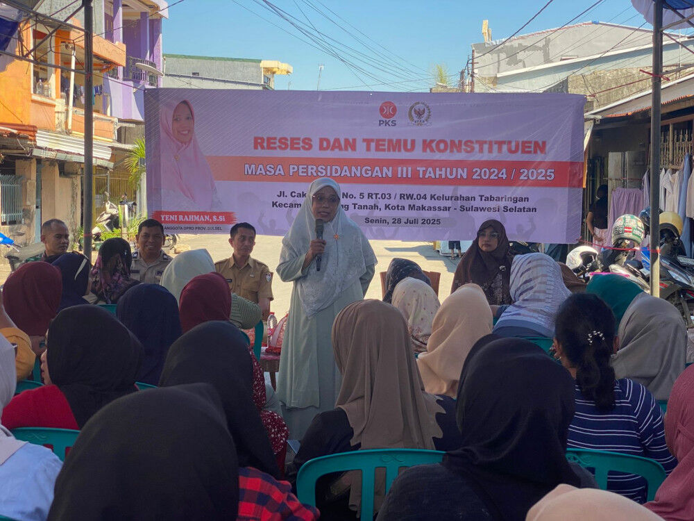 IST
SERAP ASPIRASI--Legislator PKS DPRD Sulsel Yeni Rahman menyerap aspirasi ketika menggelar reses di Jalan Cakalang, Kelurahan Tabaringan, Kecamatan Ujung Tanah, Kota Makassar, Senin (28/7)
