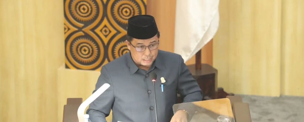 IST
PANDANGAN--Juru bicara Fraksi PKS DPRD Makassar Hartono menyampaikan pandangan fraksi pada rapat paripurna 
