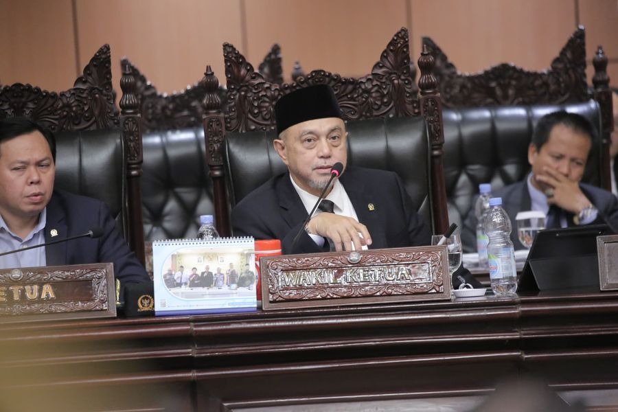 IST
MENYAMPAIKAN--Wakil Ketua DPD RI Dr Tamsil Linrung menyampaikan sejumlah hal termasuk mendorong agar kantor-kantor perwakilan DPD RI di berbagai provinsi, mengambil peran aktif dalam mendukung peningkatan kualitas sumber daya manusia (SDM) untuk menyukseskan program MGB
