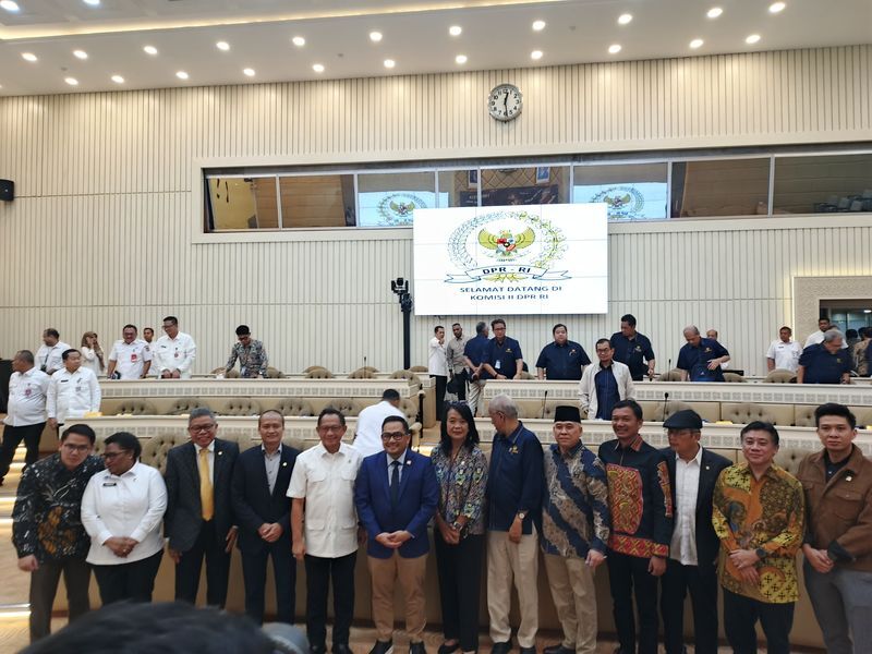 IST
RAPAT KERJA--Anggota Komisi II DPR RI Taufan Pawe mengikuti rapat kerja bersama Wakil Menteri Dalam Negeri, Kepala Bappenas, dan Wakil Menteri Keuangan Republik Indonesia
