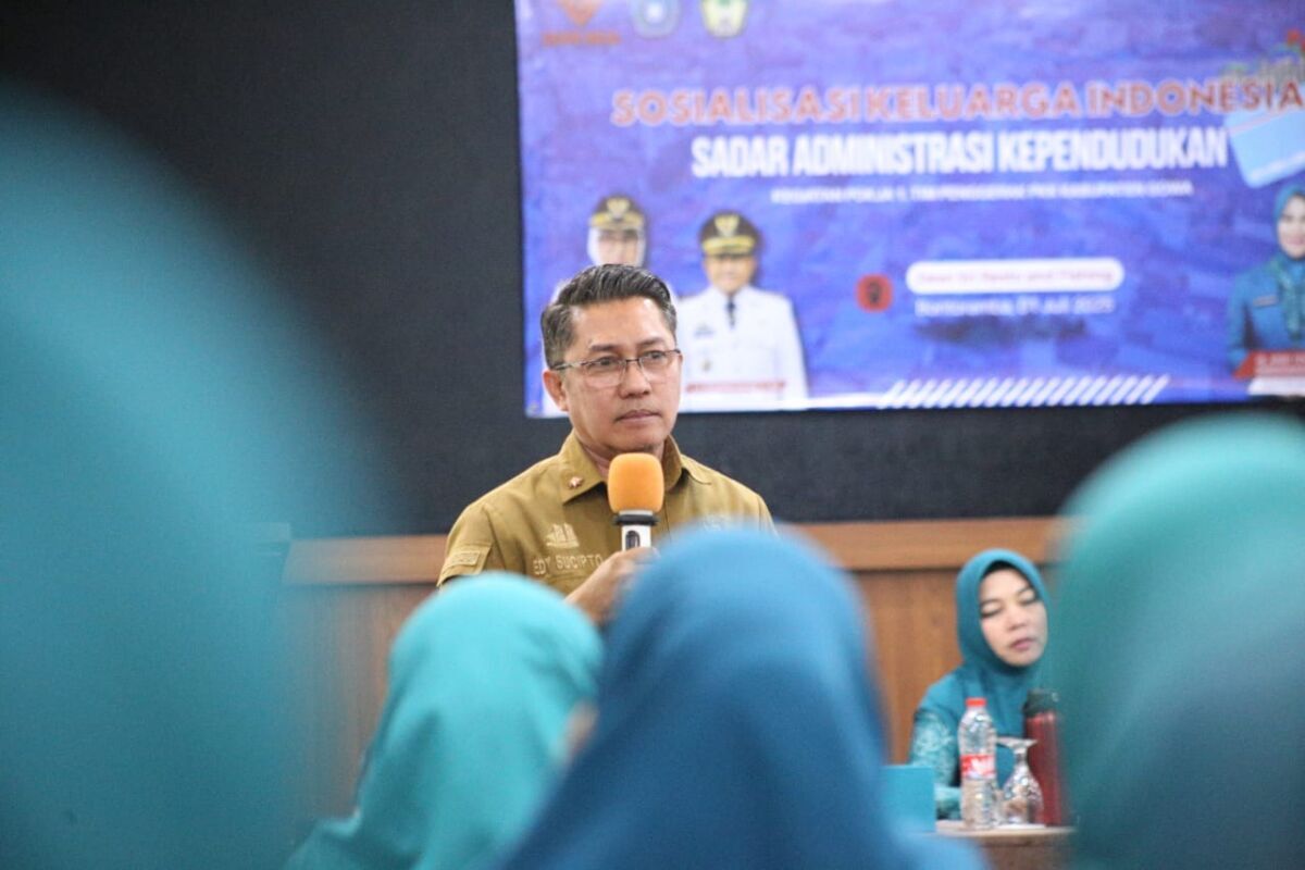 IST
SOSIALISASI -- Kadis Dukcapil Gowa, Edy Sucipto menggandeng TP PKK Gowa untuk mensosialisasikan program KISAK ke masyarakat. 
