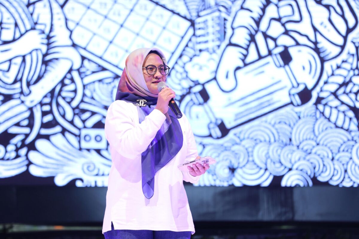 SAMBUTAN -- Direktur Utama Telkom, Dian Siswarini, saat memberikan sambutan pada acara syukuran Hari Ulang Tahun (HUT) ke-60 Telkom, di Telkom Landmark Tower, Jakarta, pada Senin (7/7).
