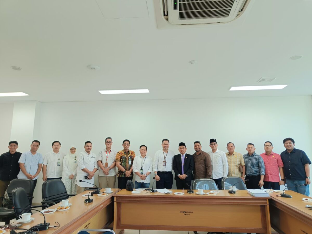 Panja DPRD Sulbar Gelar Lanjutan Rapat Kerja Bahas Ranperda Penyertaan Modal pada PT Bank Sulselbar - Berita Kota Makassar