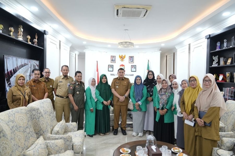 int
NU--Wali Kota Makassar, Munafri Arifuddin menerima audiens pengurus Fatayat Nahdlatul Ulama (NU) Kota Makassar, di Balai Kota, Selasa (8/7/2025).
