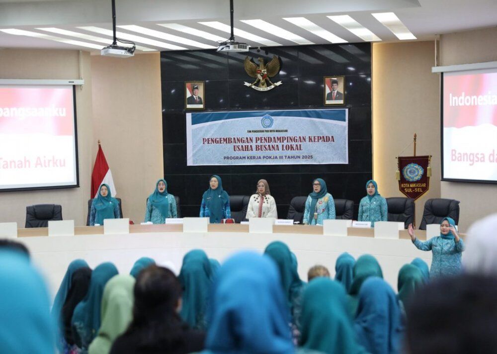 ist
MEMBUKA--Ketua TP PKK Kota Makassar, Melinda Aksa membuka kegiatan Pengembangan dan Pendampingan Usaha Busana Lokal Makassar yang digelar di Ruang Sipakatau, Balai Kota Makassar, Selasa (29/7).