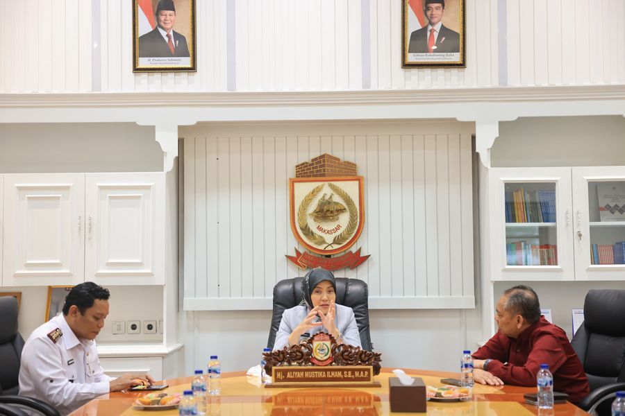 
ist
MENERIMA--Wakil Wali Kota Makassar, Aliyah Mustika Ilham, menerima audiensi Yayasan RESOPA di Ruang Rapat Wakil Wali Kota, Balai Kota Makassar, Rabu (2/7).
