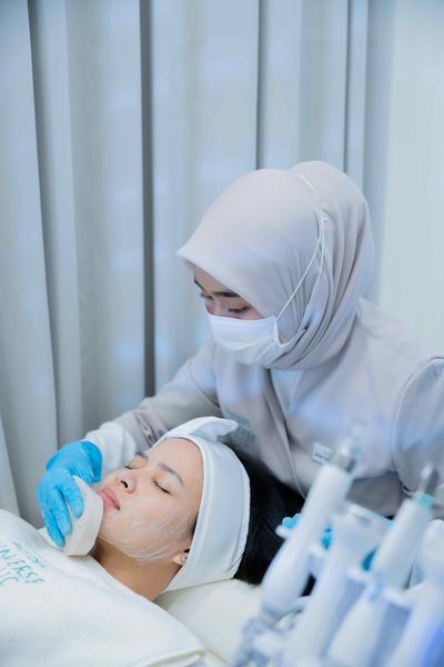 SKINVERSE -- Suasana Wardah Skinverse Clinic 2025: Discover the Non-Invasive Skin Tech Clinic Experience yang berlangsung meriah.
