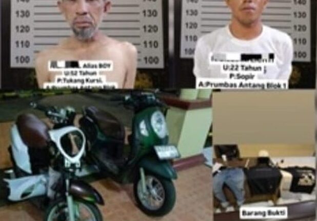 NARKOBA -- Tersangka pesta sabu di rumah kontrakan ketika diamankan di Mapolsek Manggala bersama barang bukti. 
