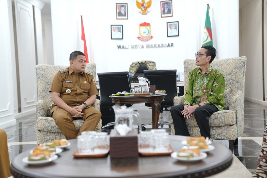 int
BAHASA--Wali Kota Makassar, Munafri Arifuddin menerima audiensi dari Kepala Badan Pengembangan dan Pembinaan Bahasa Sulsel, Toha Machsum di kantor Balai Kota Makassar, Selasa (8/7).