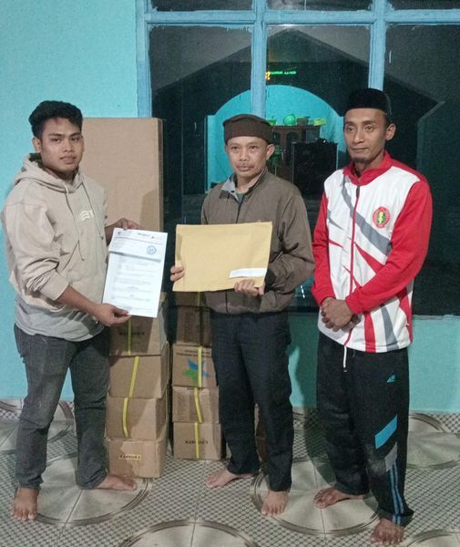 IST
BAGI -- Sejumlah bantuan buku yang telah dibagikan Disperpusarsip Gowa ke perpustakaan desa dan kelurahan di Gowa. 
