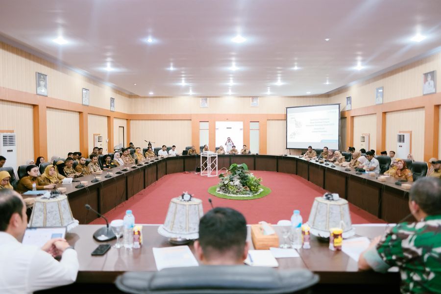 SETUJU -- Rapat paripurna DPRD Bantaeng menyetujui dua Ranperda yaitu Ranperda RPJMD Tahun 2025-2029 dan Ranperda tentang pertanggungjawaban APBD TA. 2024 Kabupaten Bantaeng di Ruang Rapat Paripurna Gedung DPRD Bantaeng, Rabu (16/7). 
