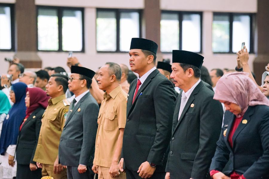 PENGUKUHAN -- Bupati Bantaeng, M Fathul Fauzy Nurdin menghadiri pengukuhan Rasono sebagai Kepala Perwakilan Badan Pengawasan Keuangan dan Pembangunan (BPKP) Sulsel di Kantor Gubernur Sulsel Senin (14/7).
