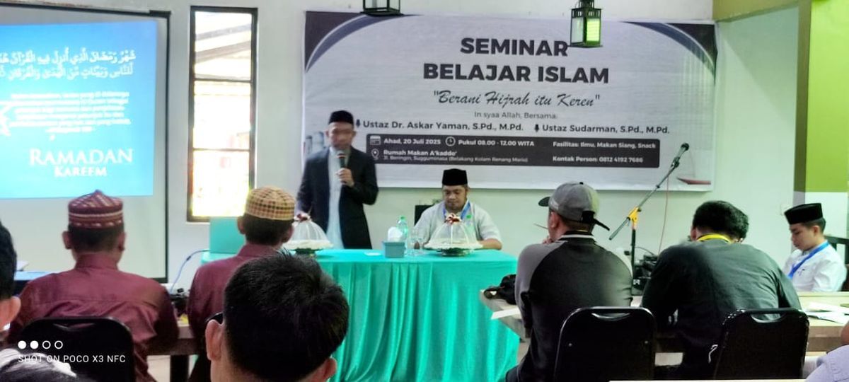 BKM/SAR
BELAJAR -- Para peserta seminar Belajar Islam saat mendapatkan materi ilmu Islam dari salah satu pemateri ustadz Askar Yaman. 
