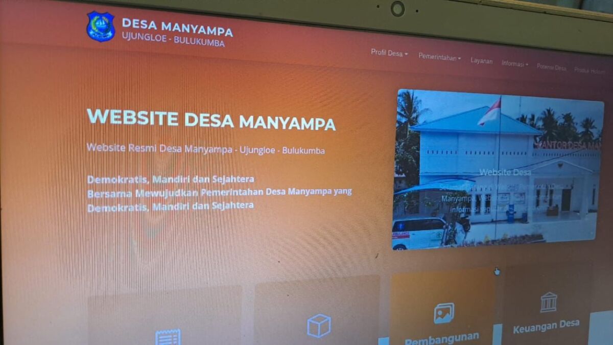GRATIS -- Dinas Kominfo dan Persandian Pemkab Bulukumba memfasilitasi pengembangan website bagi pemerintah desa. Sebanyak 109 desa di Kabupaten Bulukumba akan mendapat fasilitas web desa secara gratis.