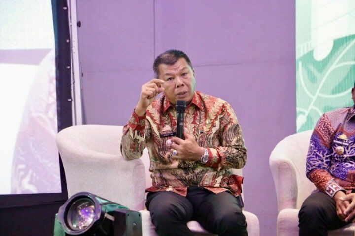 NARASUMBER -- Bupati Bulukumba Andi Muchtar Ali Yusuf menjadi narasumber dalam Green Leadership Forum II Sulsel yang digelar di Hotel Four Points by Sheraton Makassar, Selasa (29/7).