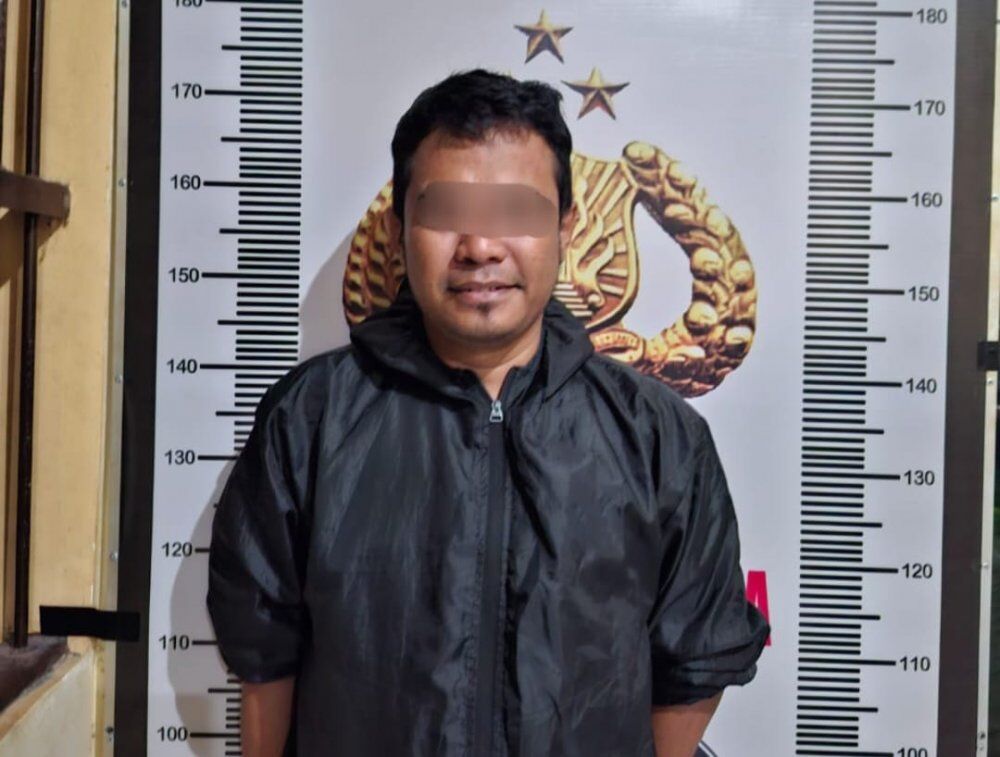 DITANGKAP -- Residivis kasus narkoba tahun 2016 di wilayah Polda Sultra, AS (38) kembali ditangkap Tim Opsnal Satres Narkoba Polres Bulukumba dan kini ditahan di ruang sel Polres Bulukumba.