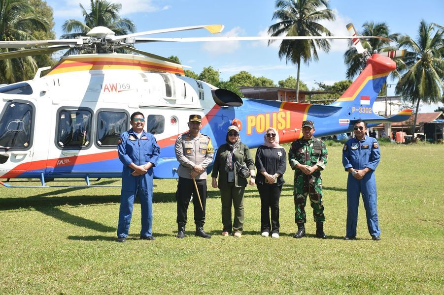 PATROLI -- Forkopimda Kabupaten Bulukumba melakukan patroli udara dengan menggunakan Helikopter P-3302/AW 169 milik Polda Sulsel, Sabtu (19/7).
