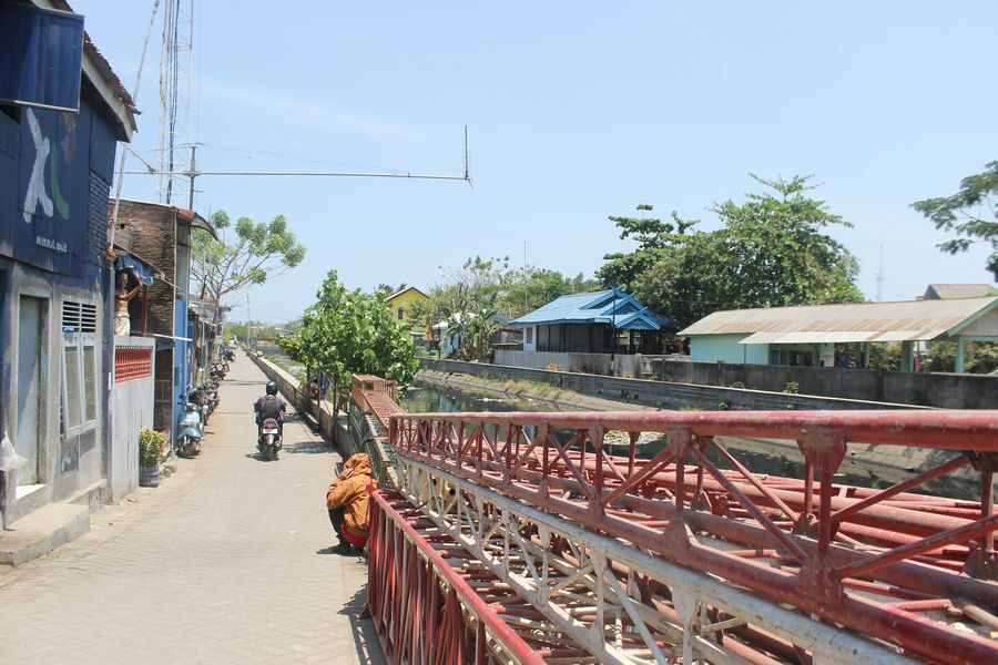int
PENATAAN--Pemkot Makassar terus melakukan penataan kawasan kanal sebagai bagian dari upaya menjaga kebersihan lingkungan dan mengembalikan fungsi fasilitas umum termasuk menjadikan jalur jogging track.Seperti di bantaran Kanal Jongaya.