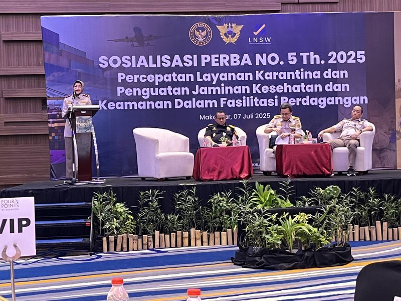 ist
SOSIALISASI--Barantin melalui Balai Besar Karantina Hewan, Ikan, dan Tumbuhan Sulsel melakukan sosialisasi Perba Nomor 5 Tahun 2025 tentang Komoditas Wajib Periksa Karantina kepada pemangku kepentingan, mulai dari instansi terkait baik itu tingkat pusat dan daerah, pelaku usaha, hingga asosiasi perdagangan pada Senin (7/7).
