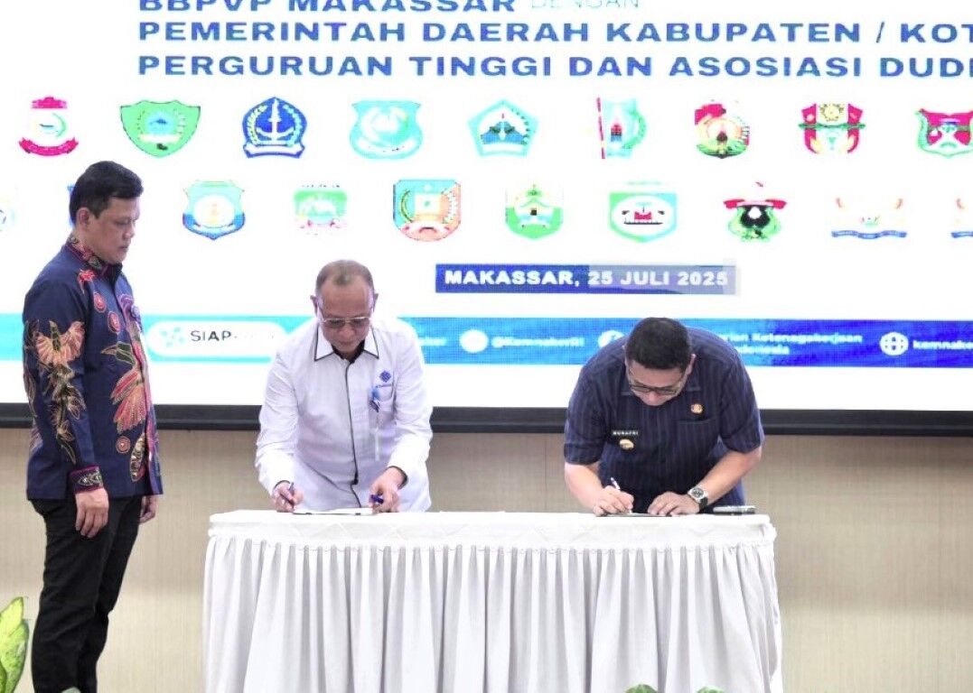 ist
PELUANG--Wali Kota Makassar, Munafri Arifuddin menandatangani MoU bersama BBPVP.Penandatanganan kerjasama itu untuk memperluas akses pelatihan vokasi dan membuka peluang kerja yang setara, khususnya bagi kelompok rentan seperti penyandang disabilitas.
