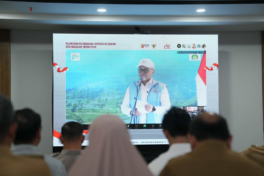 
ist
PELUNCURAN--Wali Kota Makassar, Munafri Arifuddin bersama OPD menghadiri peluncuran Kelembagaan 80 ribu Koperasi Merah Putih serta peringatan Hari Koperasi Nasional ke-78 tahun 2025 yang diselenggarakan oleh Kementerian Koordinator Bidang Perekonomian RI secara virtual, Senin (21/7).
