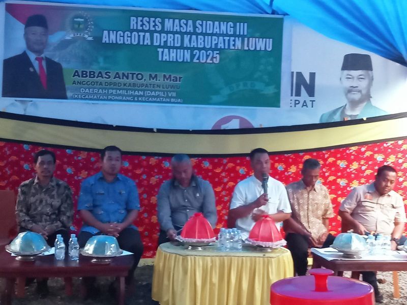 RESES -- Anggota DPRD Luwu dari Fraksi PPP Abbas Anto menggelar reses masa persidangan III Tahun 2025 di Desa Mario Kecamatan Ponrang, Kamis (10/7). 
