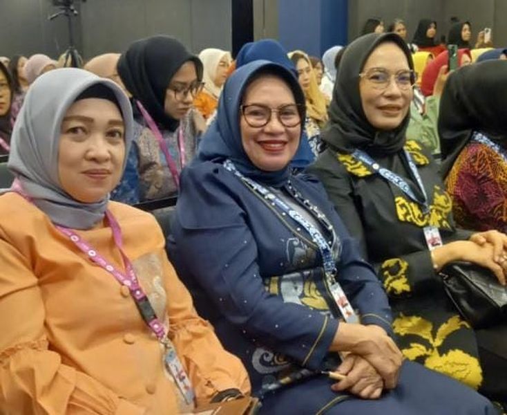 WOMEN PROGRAM -- Ketua TP PKK Kabupaten Luwu Timur, dr Ani Nurbani Irwan mengikuti kegiatan Women Program yang digelar Asosiasi Pemerintah Kabupaten Seluruh Indonesia (APKASI) baru-baru ini. 
