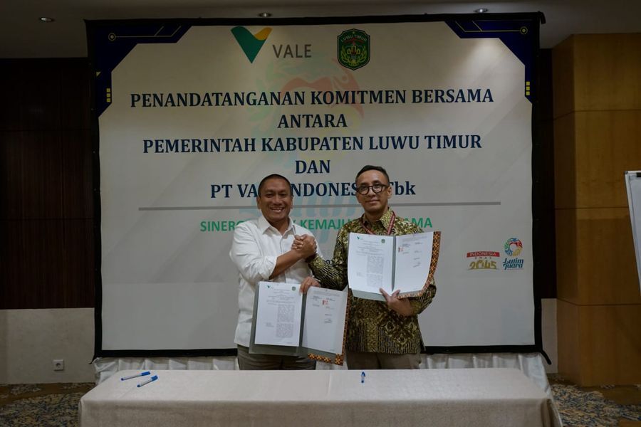 TEKEN KERJASAMA -- Pemkab Luwu Timur dan PT Vale Indonesia Tbk sepakat menandatangani MoU  mencakup sembilan poin penting demi membangun kerja sama yang saling menguntungkan di Ballroom Hotel Mulia Jakarta, Selasa (1/7).