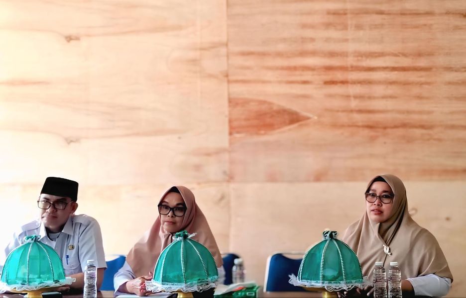 MONEV -- Pejabat Pengelola Informasi dan Dokumentasi (PPID) Utama, melakukan monitoring dan evaluasi (monev) keterbukaan informasi publik di tiga unit kerja baru-baru ini. 
