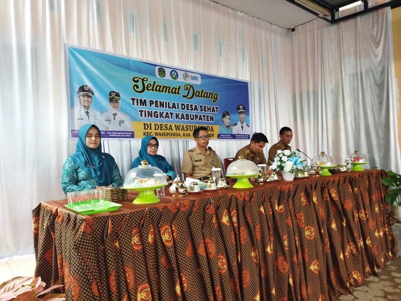 PENILAIAN -- Tim Penilai KKS Luwu Timur melakukan penilaian desa sehat di Kecamatan Towuti dan Wasuponda.  Kegiatan dilaksanakan di Kecamatan Wasuponda dipimpin Kalaksa BPBD Lutim, April sedangkan di kecamatan Towuti dipimpin perwakilan Tim Penilai KKS Lutim, Junaedi.

