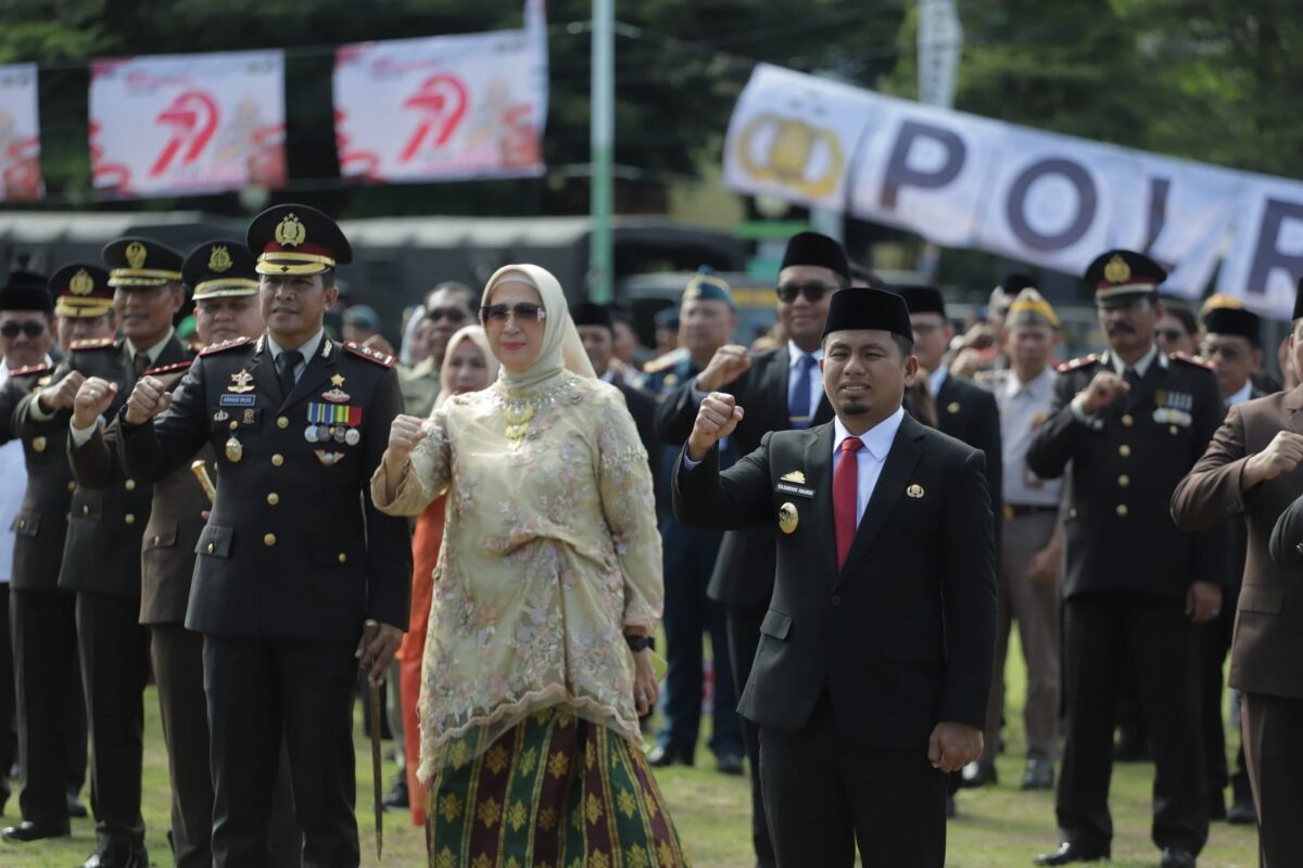 TSM Periksa Pasukan HUT Bhayangkara
