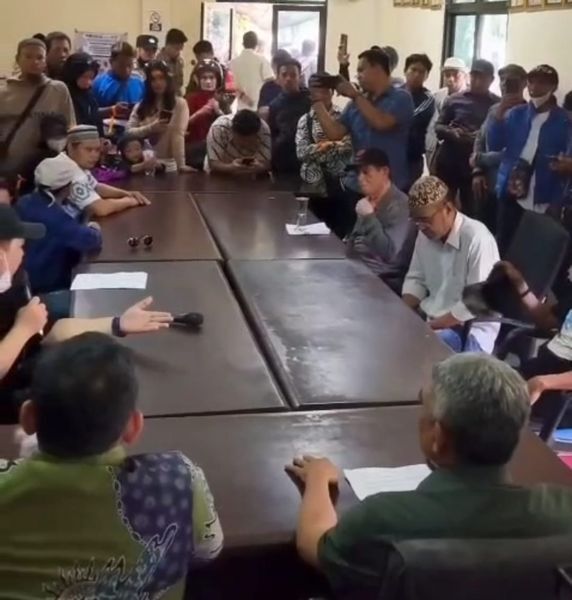 ist
ASPIRASI--‎Puluhan pedagang Pasar Terong yang sehari-hari berjualan di Jalan Sawi mengadu ke DPRD Makassar,Jumat (4/7).
