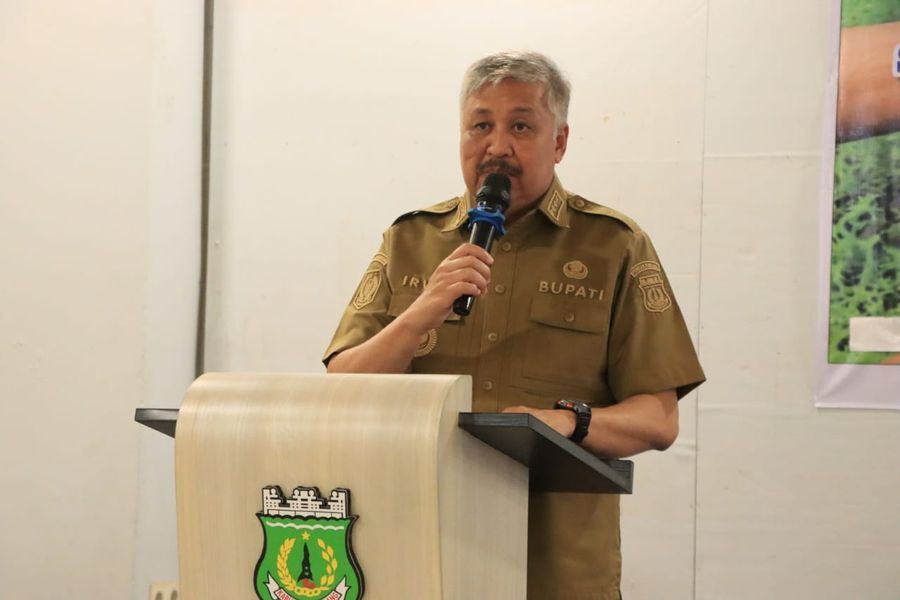 WORKSHOP -- Pemkab Pinrang menggelar Workshop Pengembangan Rumput Laut di Hotel M, Senin (21/7). Kegiatan ini menegaskan komitmennya dalam mendukung sektor kelautan dan perikanan, khususnya pengembangan budidaya rumput laut yang menjadi salah satu potensi andalan daerah.
