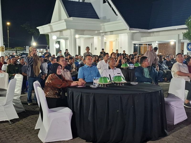 RAKOR PANGAN -- Pemkab Sidrap menggelar Rapat Koordinasi Pangan (Rakor Pangan) dalam rangka mendukung swasembada pangan nasional, di Rujab Bupati, Sabtu (19/7) malam. 
