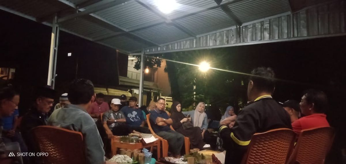 ist
SILATURAHMI--Aparat Kelurahan Berua, Kecamatan aktif meningkatkan silaturahmi dengan pengurus RT/RW di wilayahnya. 
