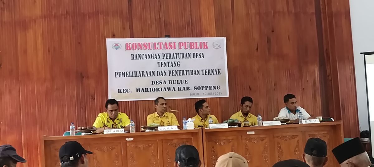 PERDES -- Pemerintah Desa Bulue menginisiasi pembentukan Perdes Penertiban Ternak.  Rapat pembentukan pembahasan Perdes digelar di Aula Kantor Desa Bulue Kecamatan Marioriawa Kabupaten Soppeng,  Kamis (10/7).
