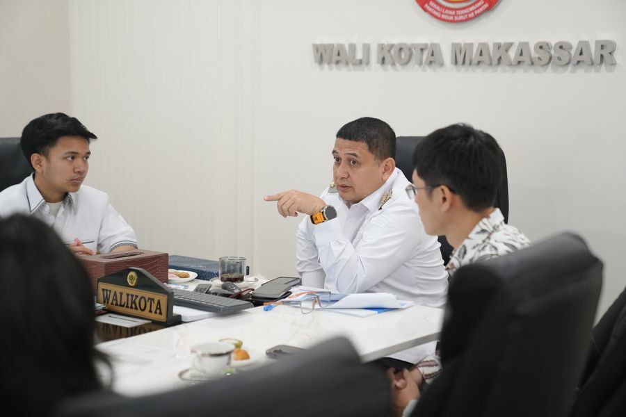 ist
STADION--Wali Kota Makassar, Munafri Arifuddin menerima audiensi dari perwakilan perusahaan konstruksi asal Tiongkok, China CAMC Engineering CO. LTD (CAMCE), guna membahas potensi investasi dan pembiayaan proyek stadion,kemarin.
