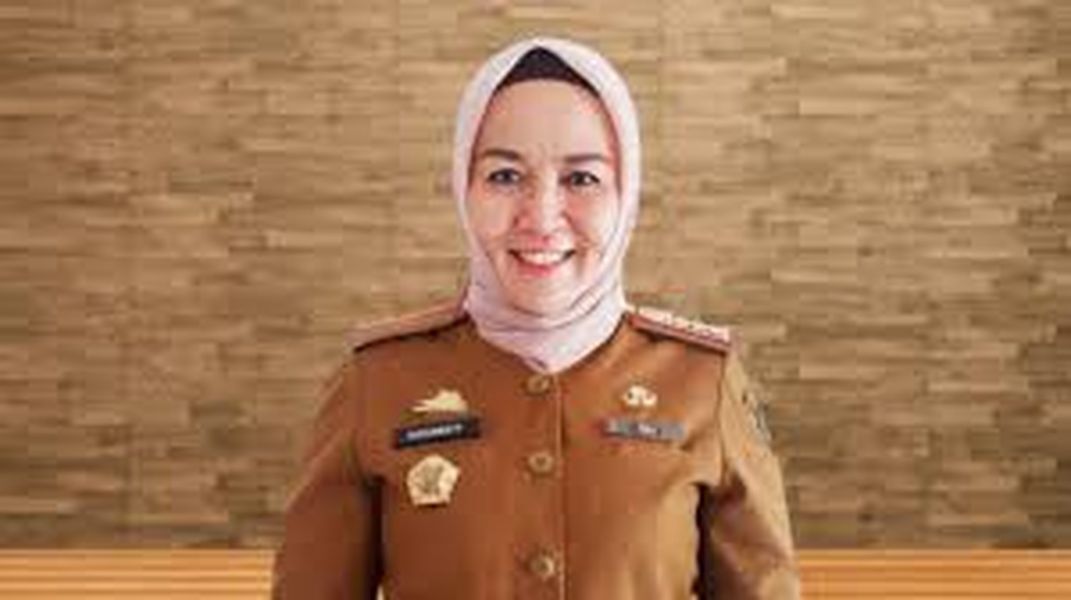 int
Sukarniaty Kondolele 