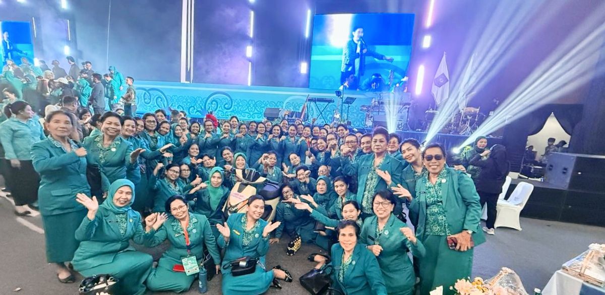 RAKERNAS -- TP PKK Tana Toraja mengirim 93 orang anggotanya menghadiri Hari Kesatuan Gerak  (HKG) PKK Ke-53 dirangkai Rakernas X PKK se-Indonesia di Kota Samarinda, Kalimantan Timur, Selasa (8/7). 
