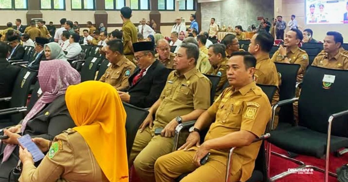 HADIRI --   Sekkab Tana Toraja, Rudhy Andi Lolo menghadiri pengukuhan, Rasono sebagai Kepala Perwakilan Badan Pengawasan Keuangan dan Pembangunan (BPKP) Provinsi Sulsel dari Gubernur Sulsel Andi Sudirman Sulaiman, di Ruang Pola Kantor Gubernur Sulsel, Senin (14/7). 
