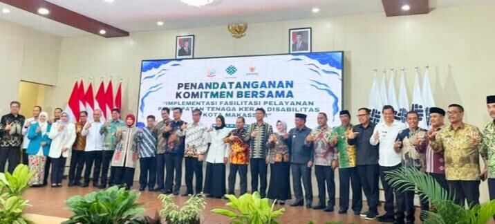 TEKEN MoU -- Wakil Bupati Tana Toraja Erianto L Paundanan meneken nota kesepakatan bersama (MoU) Balai Besar Pelatihan Vokasi dan Produktivitas (BBPVP) Makassar di Aula Syekh Yusuf BBPVP Makassar baru-baru ini. 