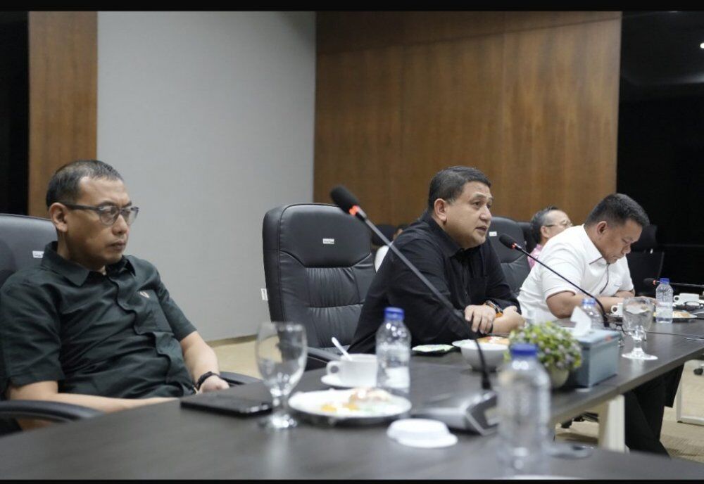 ist
KUNJUNGAN--Wali Kota Makassar, Munafri Arifuddin melakukan kunjungan ke PT Jakpro salah satu perseroda andalan milik Pemerintah Provinsi DKI Jakarta yang sukses menjalankan proyek-proyek strategis, termasuk pembangunan JIS, Rabu (30/7).
