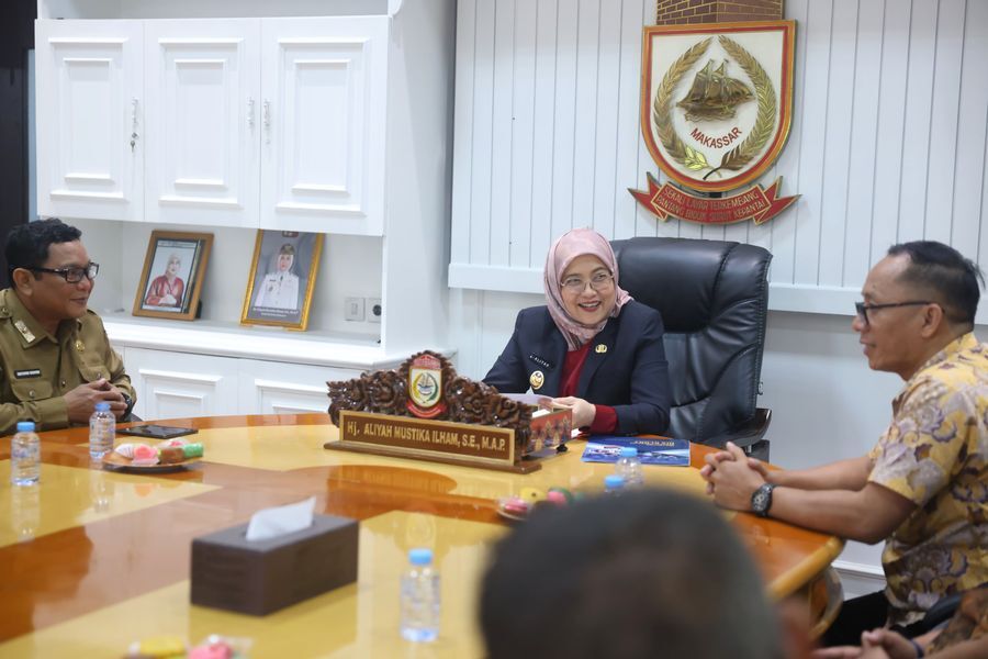 ist
MENERIMA--Wawali Kota Makassar, Aliyah Mustika Ilham, menerima audiensi dari LPMI di Ruang Wakil Wali Kota, Senin (14/7).
