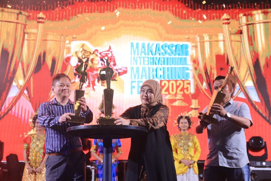 
ist
MIMF--Wawali Kota Makassar, Aliyah Mustika Ilham, secara resmi membuka kegiatan Gala Dinner Makassar International Marching Fest (MIMF) 2025 yang digelar di Pantai Akkarena, Jalan Metro Tanjung Bunga, Makassar, Rabu malam (2/7).