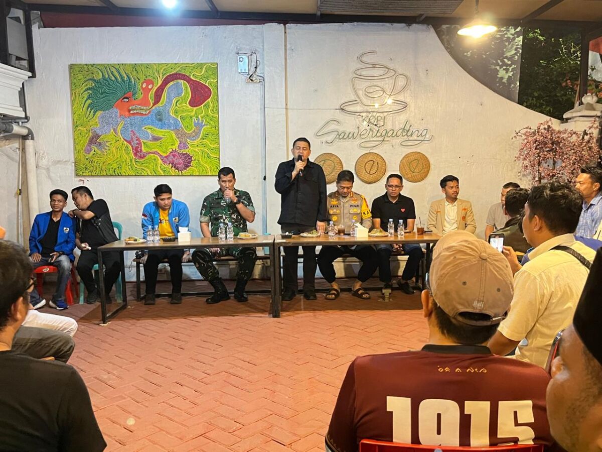Wali Kota Munafri Arifuddin bersama Forkopimda Makassar melakukan dialog terbuka dengan sejumlah OKP, influencer, suporter sepak bola/PSM, Minggu (31/8/2025) 