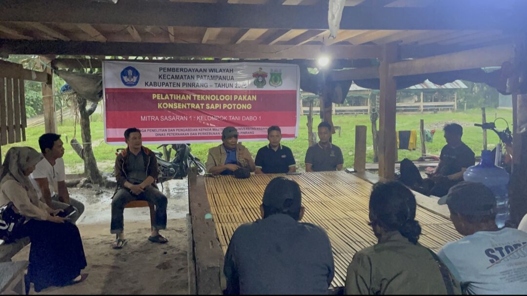 LPM Unhas melaksanakan kegiatan Pelatihan Teknologi Pakan Konsentrat Sapi Potong di Kelompok Tani Dabo I, Desa Sipatuo, Kecamatan Patampanua, Kabupaten Pinrang (8/8/2025).