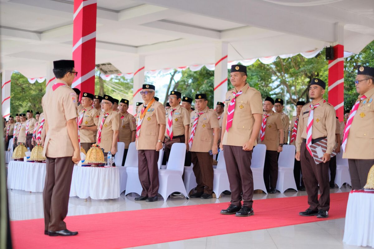 Bupati Bantaeng, Uji Nurdin menjadi pemimpin upacara peringatan Hari Pramuka di lapangan Pantai Seruni, Kamis (14/8/2025).