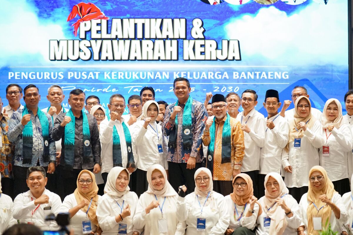 Bupati Bantaeng, M. Fathul Fauzy Nurdin melantik Pengurus Pusat (PP) Kerukunan Keluarga Bantaeng (KKB), di Hotel Hyatt Place Makassar, Minggu (24/8/2025).